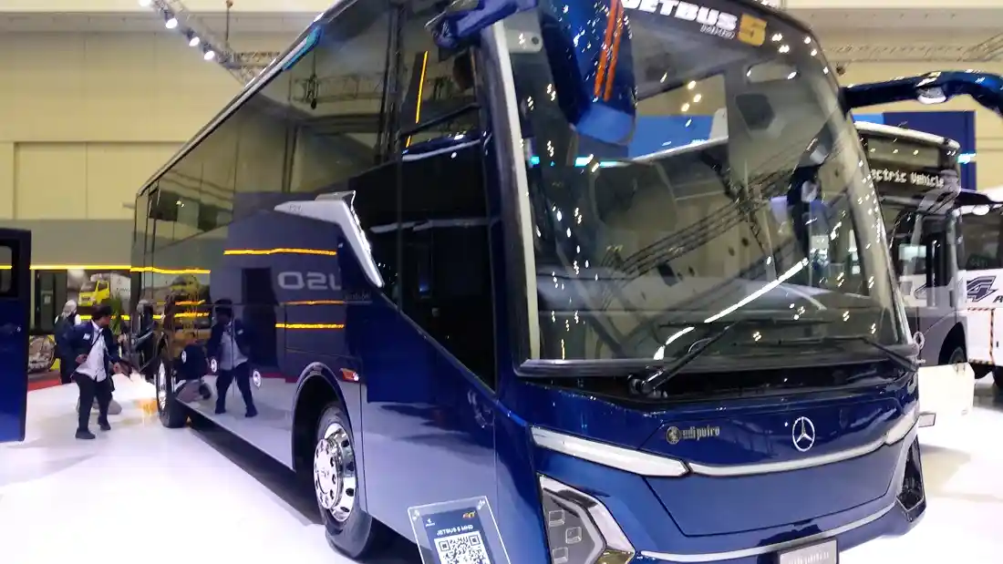 Foto - Penjualan Sasis Bus Akhir Tahun 2023, Mitsubishi dan Hino Penguasanya