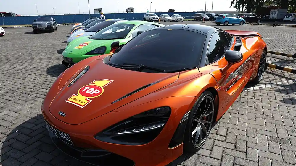Foto - McLaren Club Indonesia Melesatkan Mobilnya di Jawa Timur