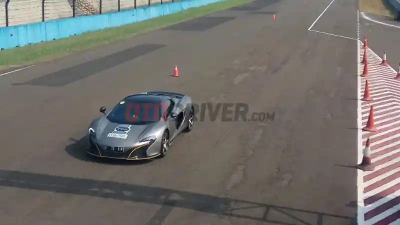 Foto - McLaren Club Indonesia Ajak Berbagai Merek Supercar Ngebut di Sentul