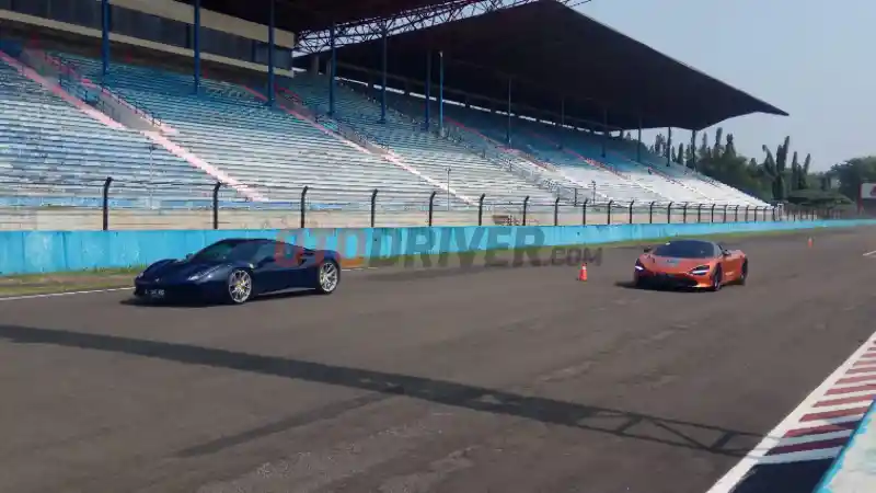 Foto - McLaren Club Indonesia Ajak Berbagai Merek Supercar Ngebut di Sentul