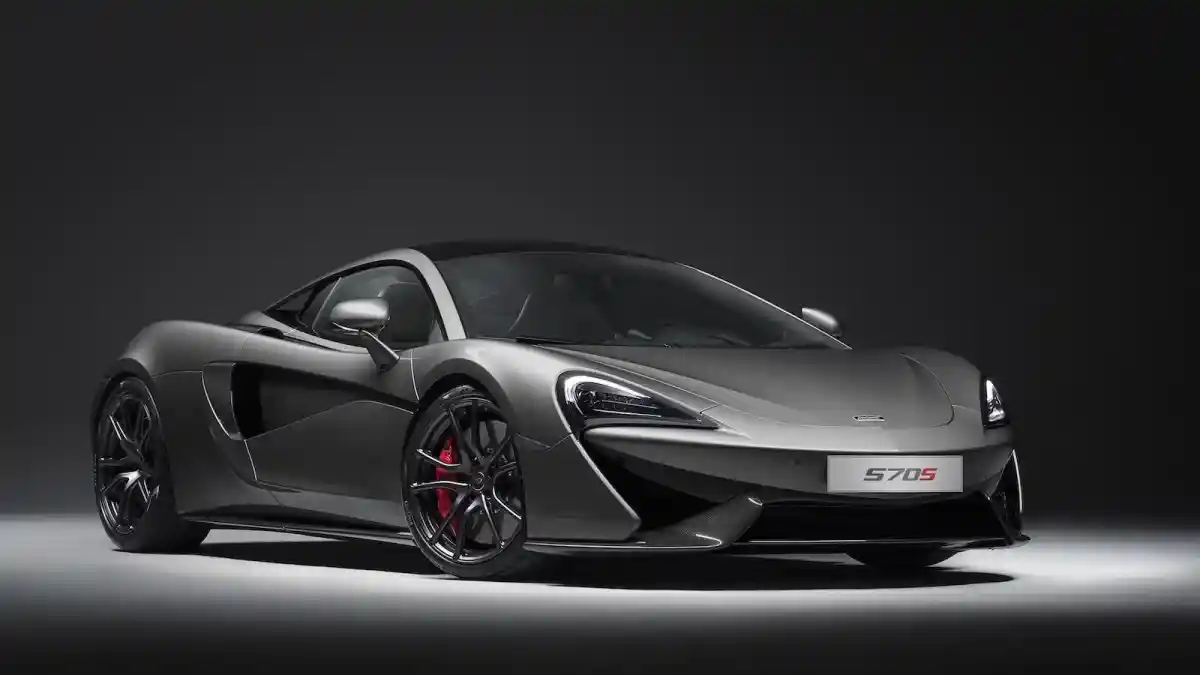 Foto - Mengharukan, McLaren Sumbang 570S Spider Untuk Penderita AIDS