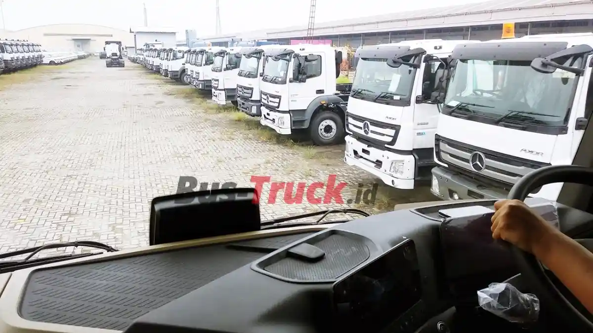 Foto - Truk Terobos Palang Kereta Akibatkan Kecelakaan Dan Meninggal Dunia, PT KAI Tempuh Jalur Hukum