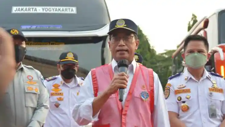 Berita - Menhub Lakukan Inspeksi Ke Terminal Kampung Rambutan Untuk Kelaikan Transportasi Mudik