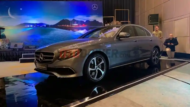 Foto - Cara Mercedes-Benz Indonesia Hadapi 'Harga Sedan Turun'