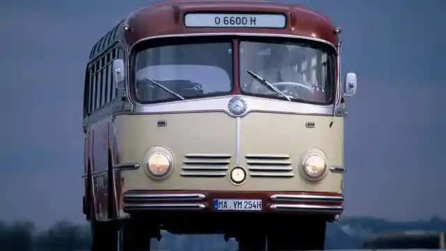 Foto - Trend Bus Mesin Belakang