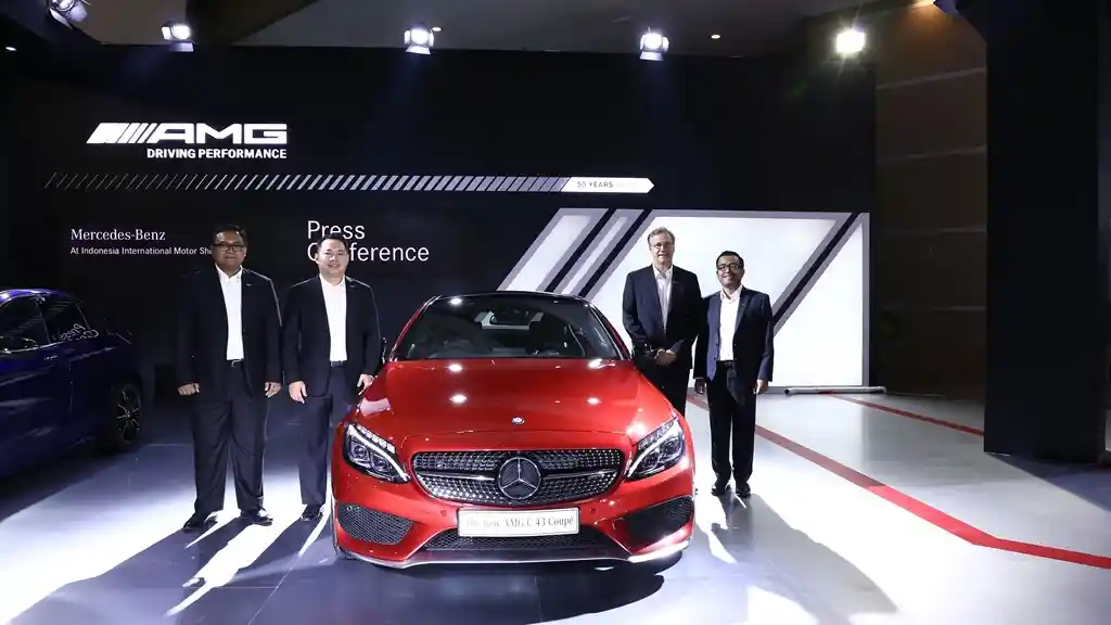 Foto - Mercedes-AMG Perkenalkan C 43 Coupe Bertenaga 367 DK di Indonesia, Harganya Memukau