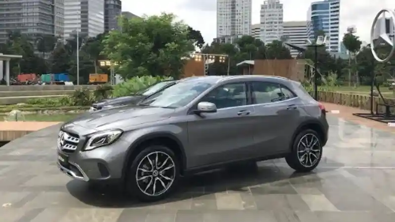 Foto - 15 Unit Mercedes-Benz Bebas Di-Test Drive di Area Gelora Bung Karno Senayan