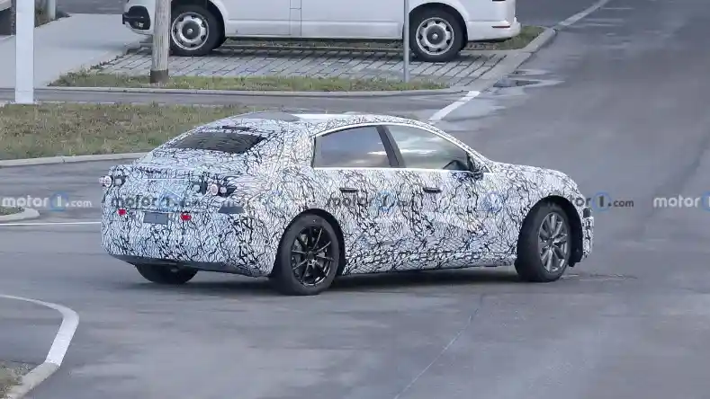 Foto - SPY SHOT: Mercedes-Benz C-Class Electric