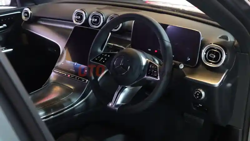 Foto - Mercedes-Benz C-Class Generasi Terbaru Resmi Meluncur, Harga Mulai Rp 970 Juta