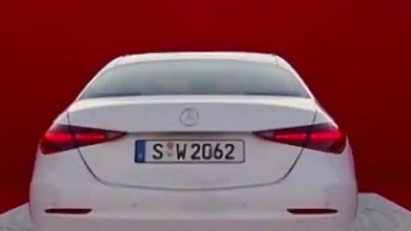 Foto - Wujud Mercedes-Benz C-Class Generasi Terbaru Terkuak