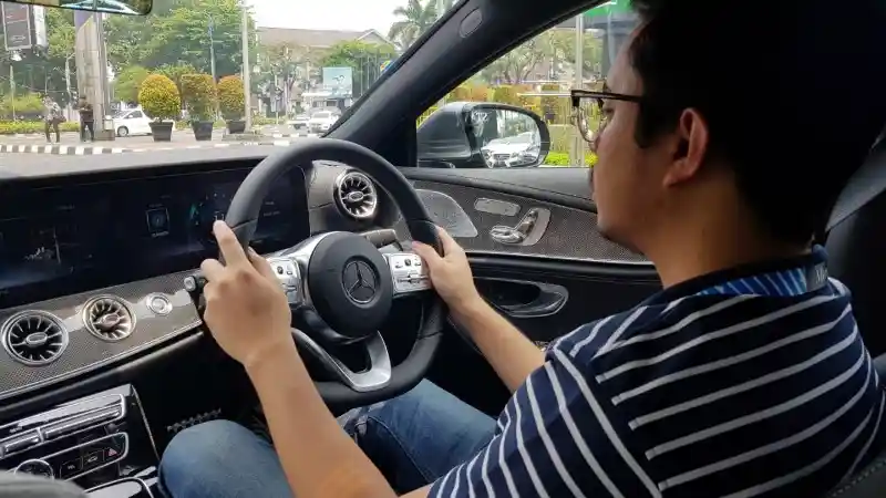 Foto - FIRST DRIVE: Mercedes-Benz New CLS 350 AMG Line 2018