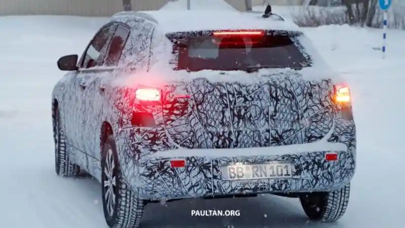 Foto - SPY SHOT: Mercedes-Benz EQA 