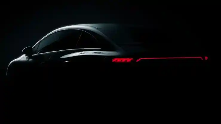 Foto - Mercedes-Benz Tampilkan Teaser EQE Yang Akan Debut Dunia 5 September Mendatang