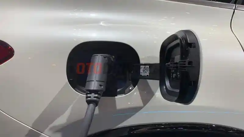 Foto - Spesifikasi Mercedes-Benz EQS SUV, Punya Tampang Aerodinamis dan Kaya Fitur 