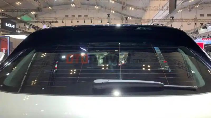 Foto - Spesifikasi Mercedes-Benz EQS SUV, Punya Tampang Aerodinamis dan Kaya Fitur 