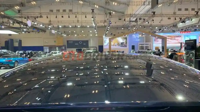 Foto - Spesifikasi Mercedes-Benz EQS SUV, Punya Tampang Aerodinamis dan Kaya Fitur 