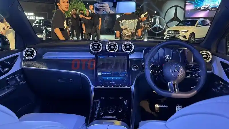 Foto - Intip Kecantikan All New Mercedes-Benz GLC Coupe (20 FOTO)