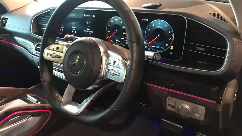 Foto - GALERI: Mercedes-Benz GLS 450 4Matic AMG Line (19 FOTO)