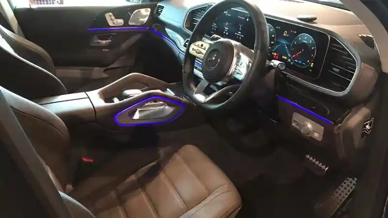 Foto - Cara Mudah Bersihkan Jok Kulit Mobil Genuine