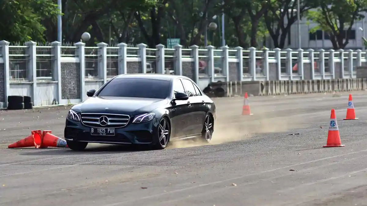 Foto - Intip Keseruan Paspampres Berlatih Pakai Mercedes-Benz (10 Foto)