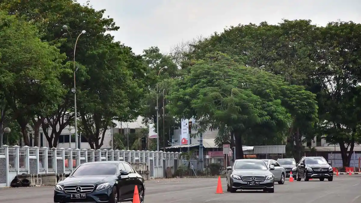 Berita - Intip Keseruan Paspampres Berlatih Pakai Mercedes-Benz (10 Foto)