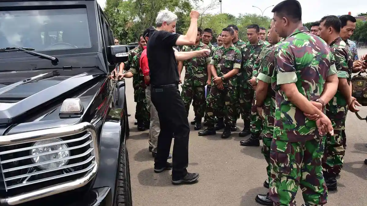 Foto - Intip Keseruan Paspampres Berlatih Pakai Mercedes-Benz (10 Foto)