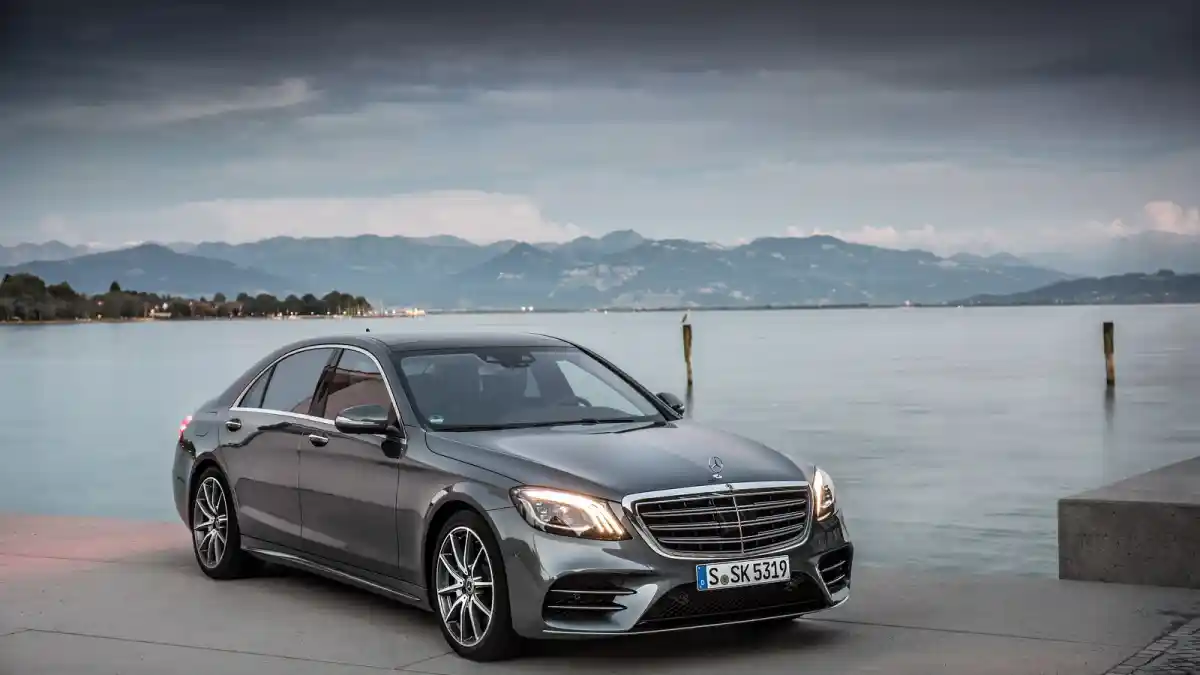 Foto - Mercedes-Benz S-Class Facelift Meluncur Dengan Mesin Buas
