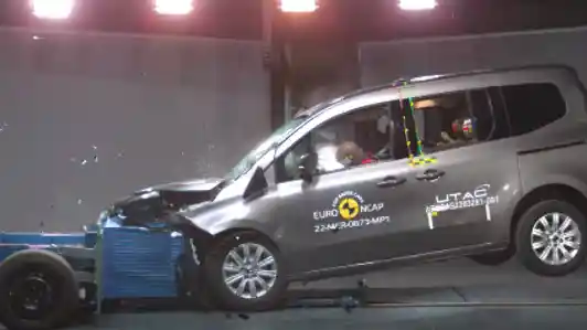 Crash Test - VIDEO: Crash Test Mercedes-Benz T-Class (Euro NCAP)