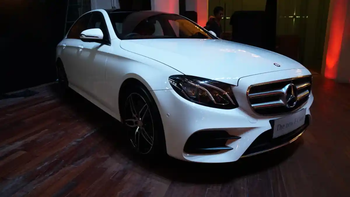 Foto - Kenapa Mercedes-Benz E-Class Tak Lagi Punya Mesin Diesel di Indonesia? 