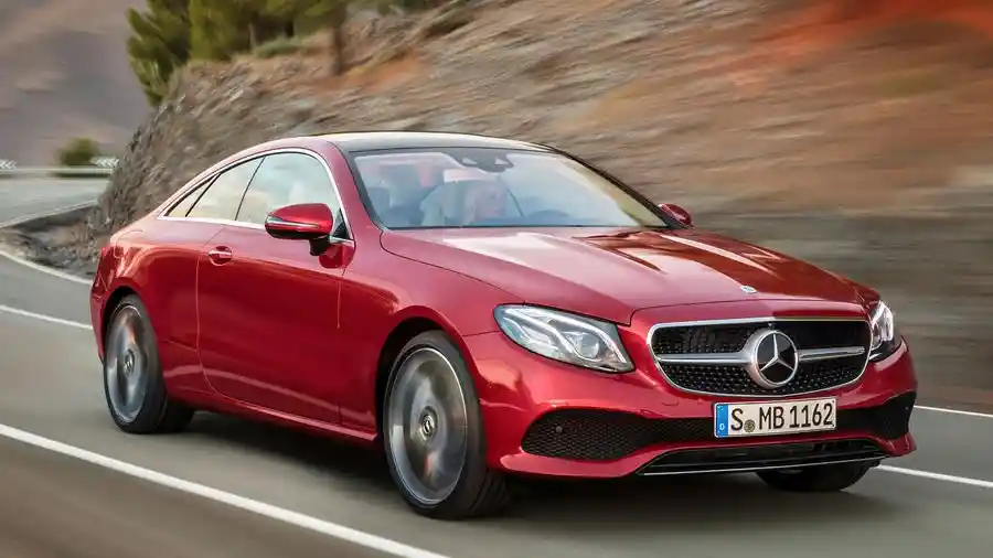 Foto - Mercedes-Benz Resmi Perkenalkan Generasi Terbaru E-Class Coupe 