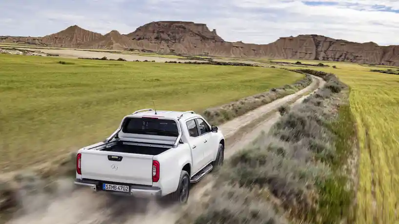 Foto - Mercedes-Benz X-Class Resmi Meluncur. Begini Speknya