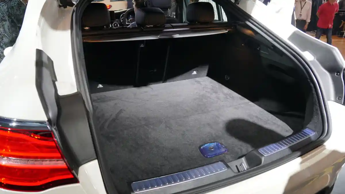 Foto - Komparasi BMW X4 VS Mercedes-Benz GLC 300 Coupe