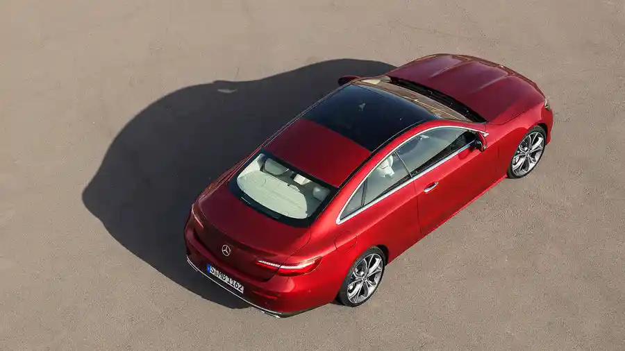 Foto - Mercedes-Benz Resmi Perkenalkan Generasi Terbaru E-Class Coupe 