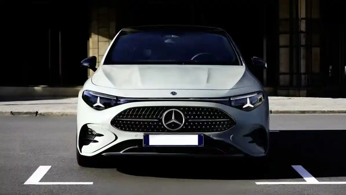 Foto - Mercedes-Benz Mempercayakan Pengembangan Mesin Pada Pabrikan China