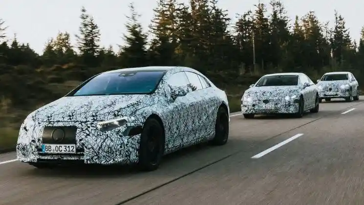 Foto - Mercedes-Benz C-Class EV Baru Akan Meluncur 2025, Simak Bocorannya