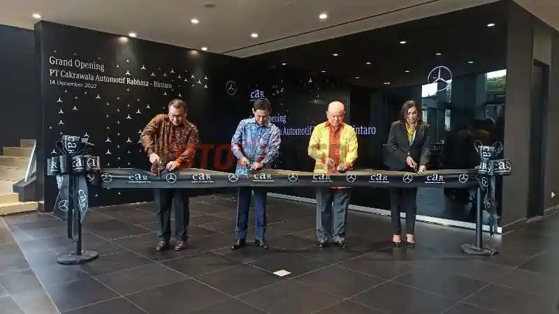 Berita - Manjakan Konsumen, Diler Resmi Mercedes Benz di Wilayah Ini Bawa Konsep Baru