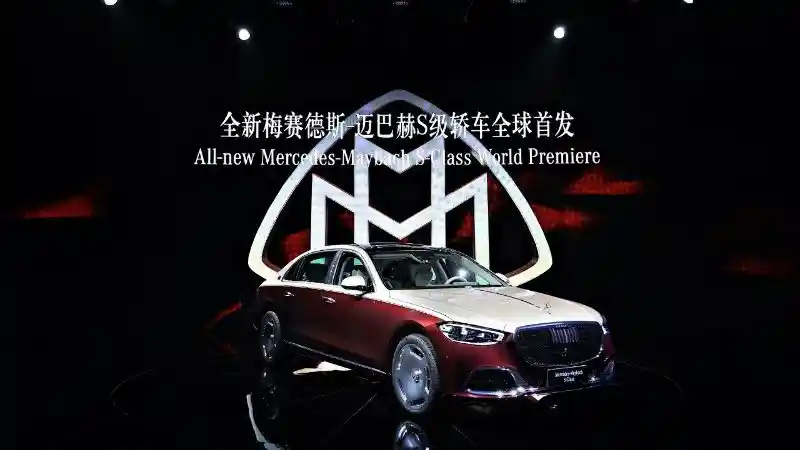 Foto - Dua Level Ningrat Mercedes-Benz Resmi Diluncurkan, Simak Keunggulannya