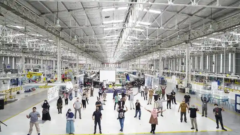 Foto - Mercedes-Benz Rayakan 50 Tahun Produksi di Indonesia, GLE dan GLS Jadi Ikon Wanaherang