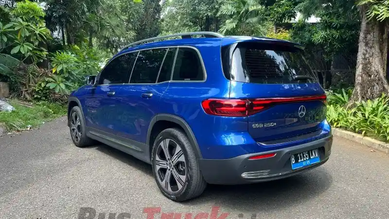 Foto - Holiday In Style 2024: Mercedes-Benz EQB 250+ Teman Terbaik Berlibur Di Dalam Kota