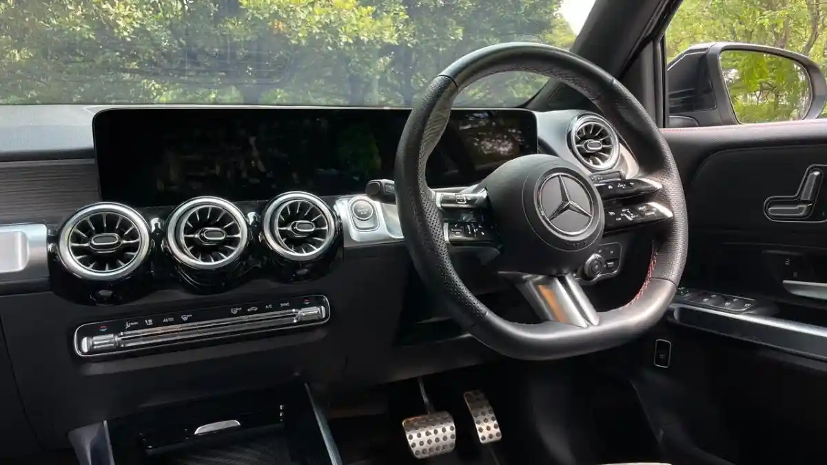 Foto - Mudik In Style 2026 : Suka Duka Berlibur Dengan Mercedes-Benz GLB 200 AMG Line