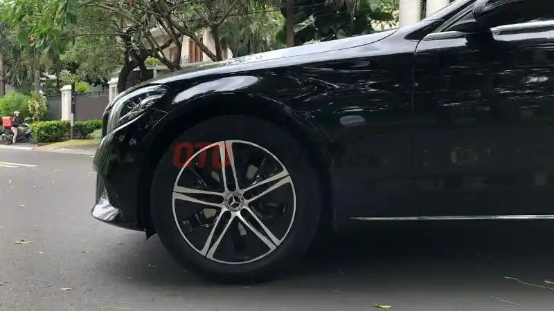 Foto - First Drive: Mercedes-Benz C 180 Avantgarde Line 