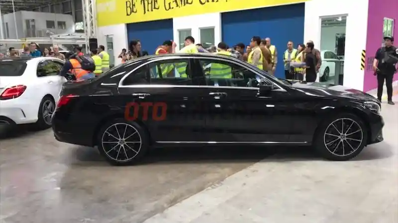 Foto - GALERI: Mercedes-Benz C200 Avantgarde Line EQ Boost (15 Foto)