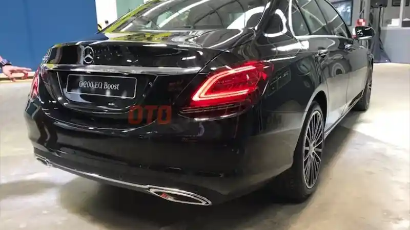 Foto - Mercedes-Benz C200 Mesinnya Mengecil Justru Dapati Beberapa Keuntungan