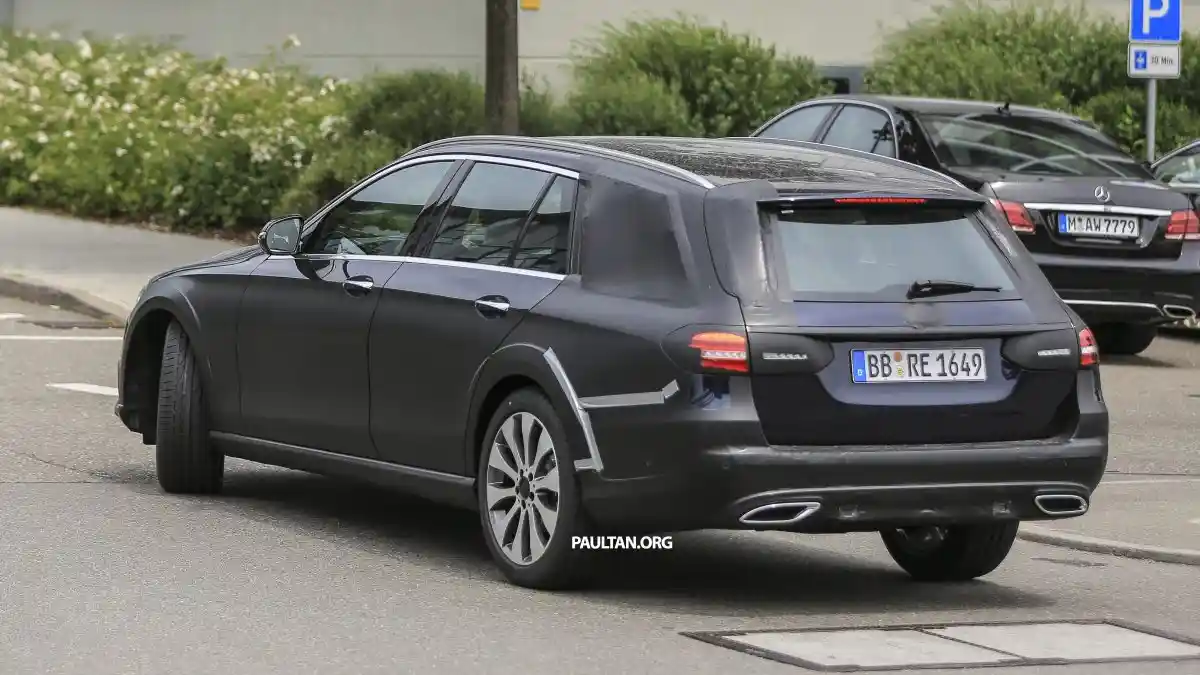 Foto - SPY SHOT: Mercedes-Benz E-Class All Terrain 2017