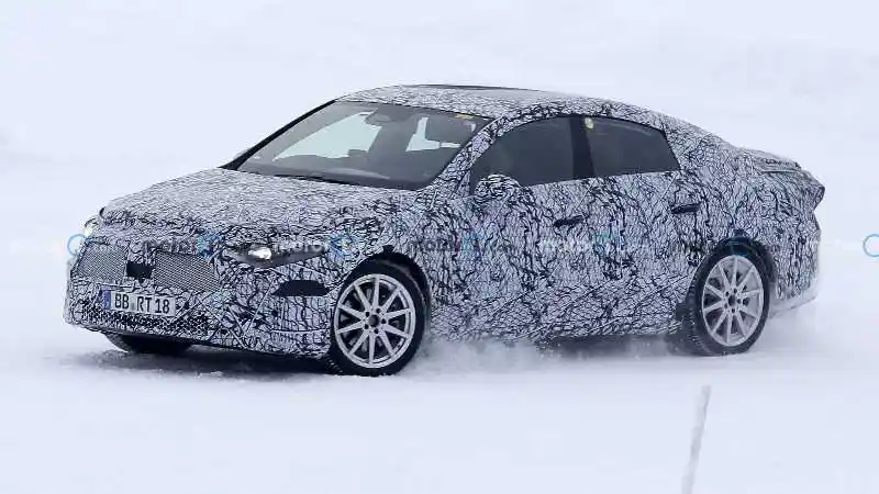 Berita - SPY SHOT: Mercedes-EQ EQA Electric Sedan