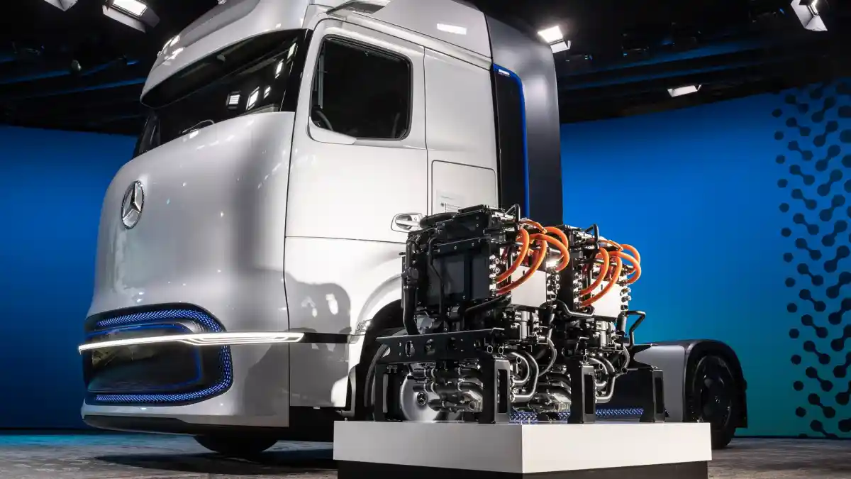 Foto - Mercedes-Benz GenH2 Truk Hidrogen Fuel-Cell, Siap Masuk Lini Produksi