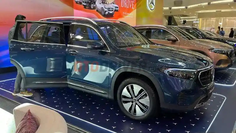 Foto - Dua Mobil Listrik Mercedes-Benz Ini Resmi Meluncur Di Indonesia 
