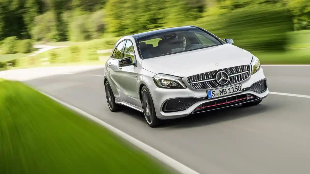 Foto - Mercedes-AMG Siapkan A45 Generasi Terbaru Bertenaga 400 DK!