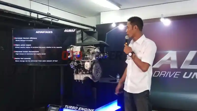 Foto - Mesin Wuling Almaz Pakai Standar Penerbangan