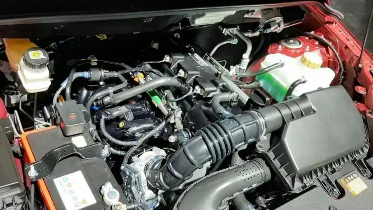 Foto - Tujuh Tahun Wuling Confero Bertahan Di Segmen LMPV Indonesia